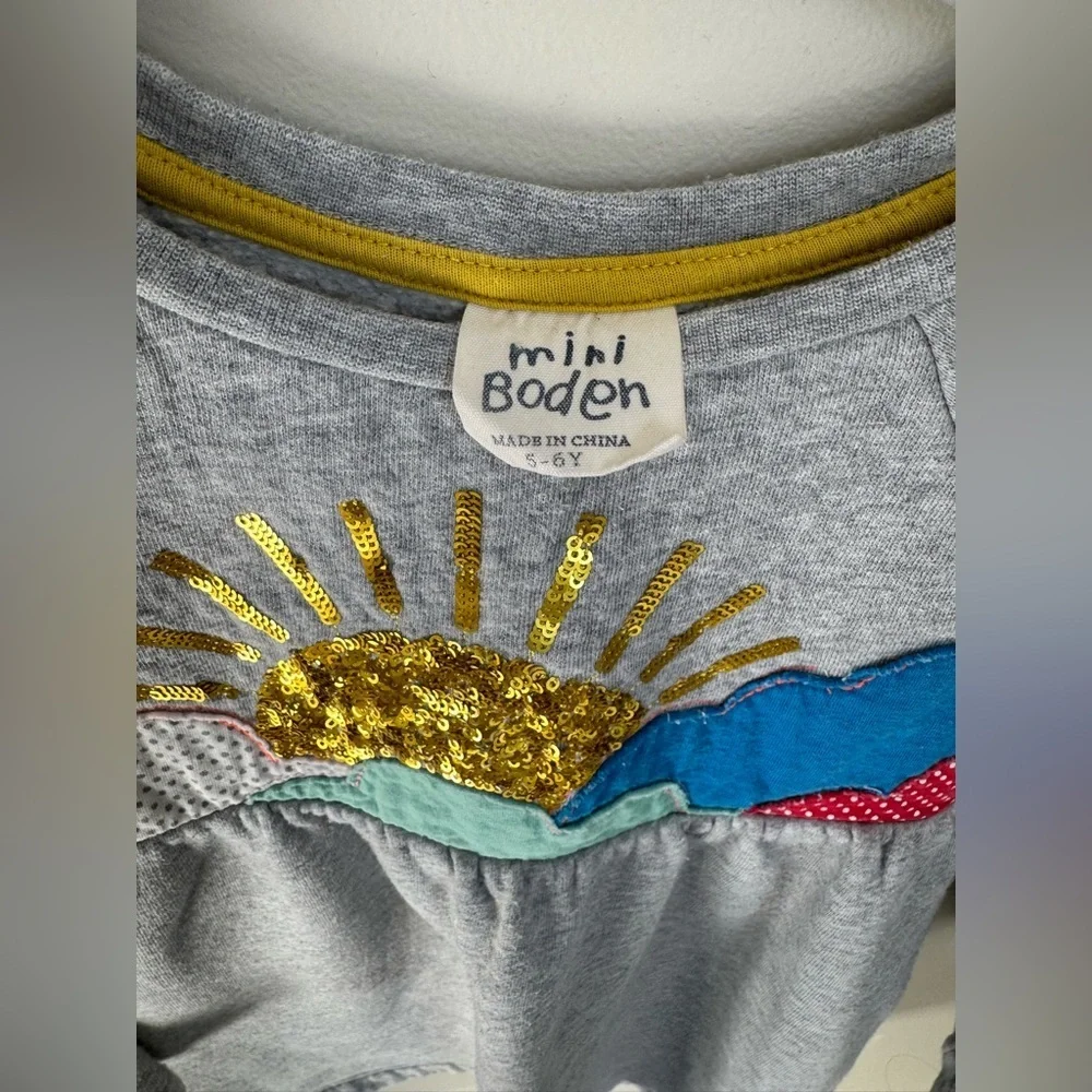 Mini Boden Gray Sun Appliqué Long Sleeve Dress Size 5-6Y